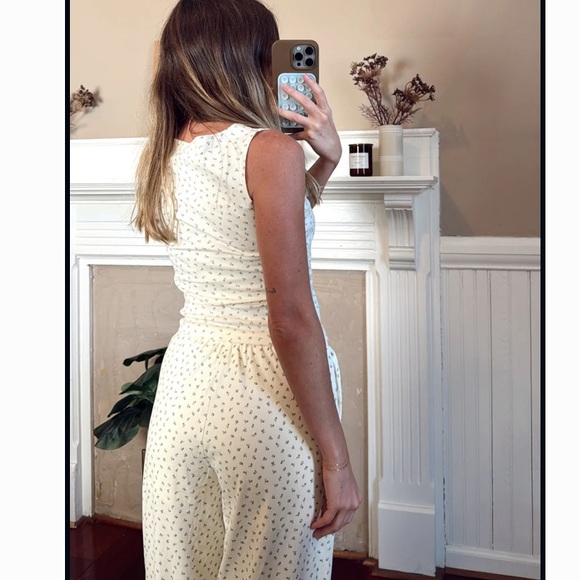 Ditsy floral tank top and pants lounge set - Picture 2 of 3